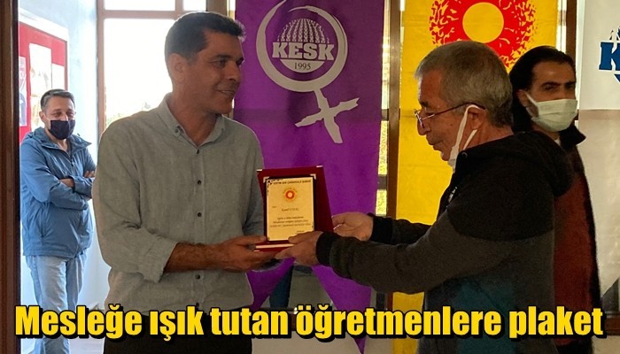 Mesleğe ışık tutan öğretmenlere plaket