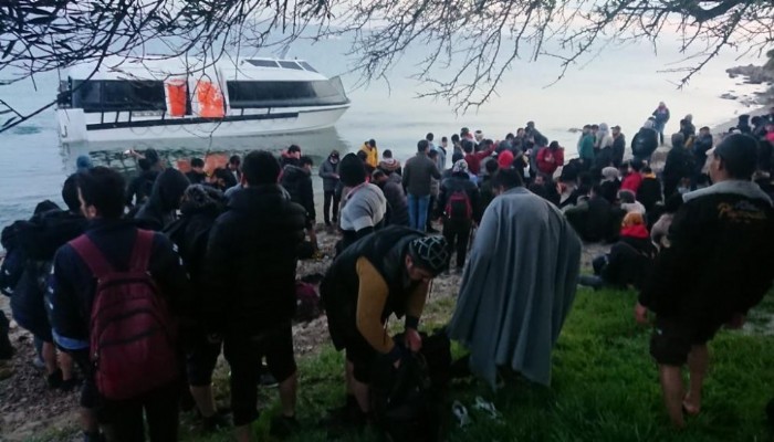 İtalya'ya gitmek isteyen 123 kaçak ve 2 Afgan organizatör filikada yakalandı (VİDEO)