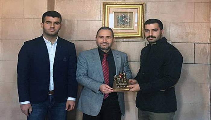 Avukat Aşkın’a hatıra maketi