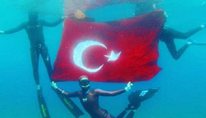 Rekortmen dalgıçtan 101’inci yıla özel dalış