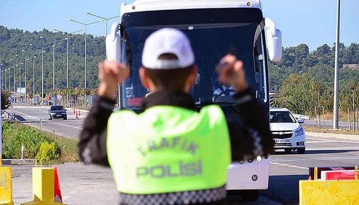Jandarma ve Polisten Drone ile trafik uygulaması (VİDEO)