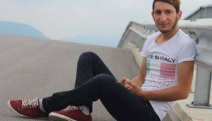 Gençlerin kavgasında bıçaklar çekildi: 1 ölü 3 yaralı