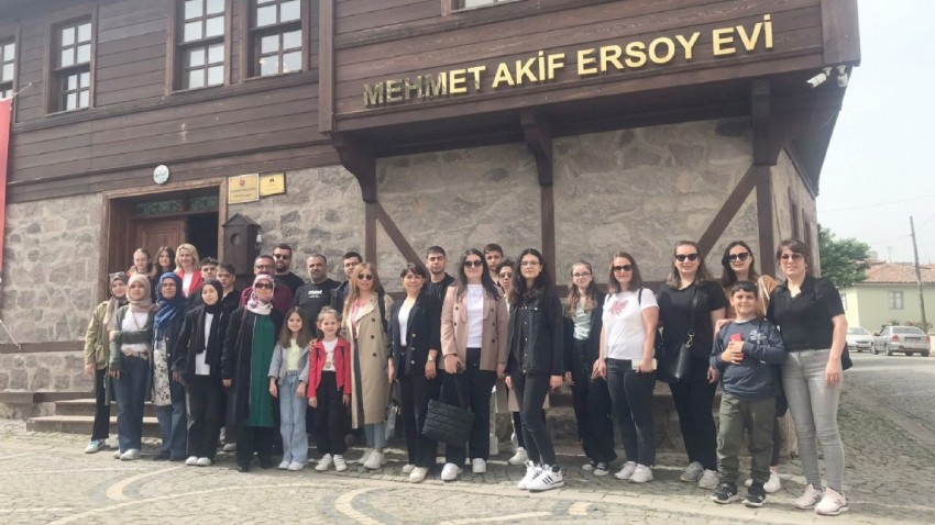 Mehmet Akif Ersoy'u Anma Haftası Etkinlikleri Kapsamında Öğrenciler ’den Ziyaret