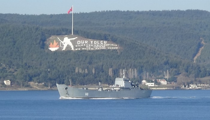 Rus savaş gemisi, Çanakkale Boğazı'ndan geçti (VİDEO)