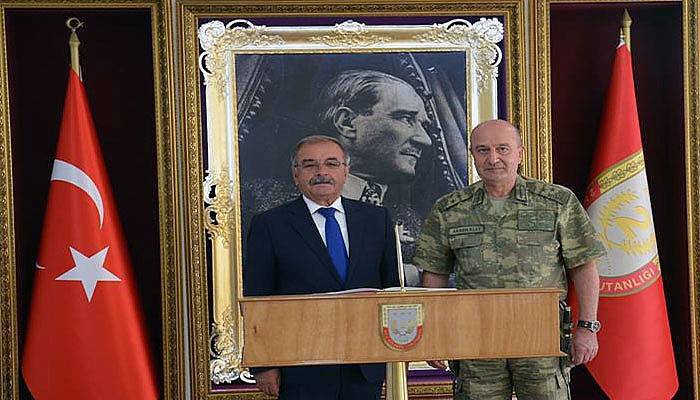 Korgeneral Aksakallı göreve başladı