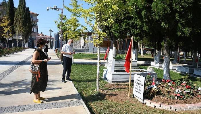 Başkan Gökhan’dan Şehit Tuğgeneral Erdoğan’ın kabrine ziyaret
