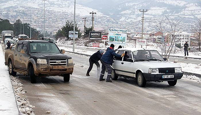 Yollar buz pistine dönüştü (VİDEO)