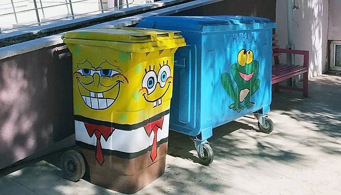 Çizgi karakterlerden çöp konteyneri