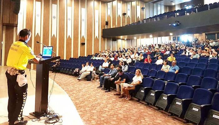 Öğretmenlere Trafik Semineri Verildi