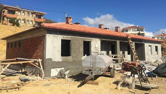 Uğurlu İlkokul binasında çalışmalar sürüyor