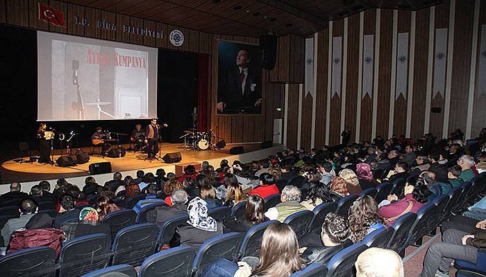 Aykırı kumpanya alkış topladı