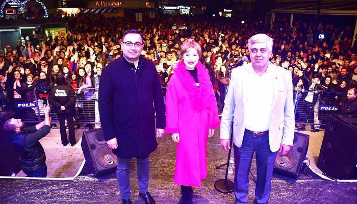 BİGA'DA ASLI GÜNGÖR KONSERİ