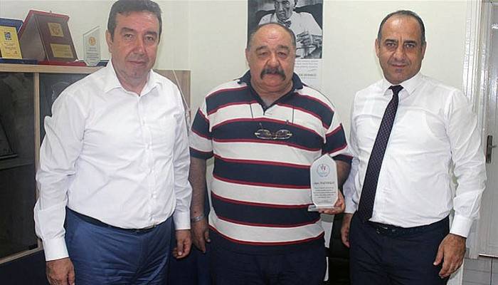 Bektaş’tan Yusuf Eroğlu’na Plaket