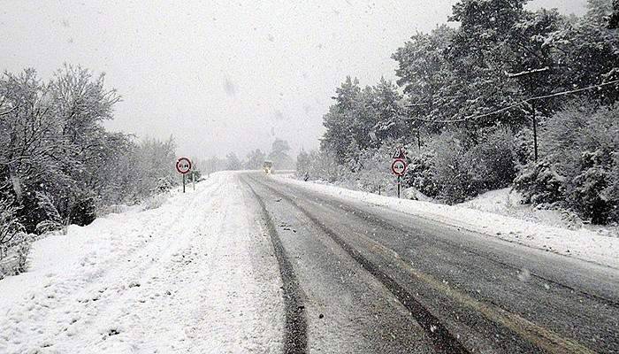 Çanakkale’de 18 köy yolu kapandı