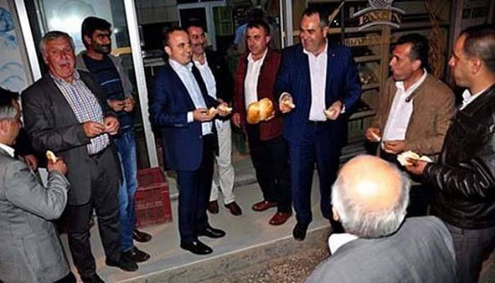 Ekmeğini paylaştı