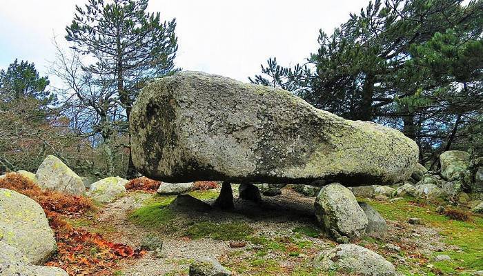 Uçan kaya ilgi odağı oldu