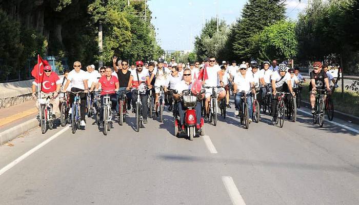 Pedallar demokrasi şehitleri için çevrildi