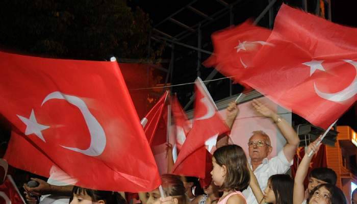 Milli İrade Nöbeti Binlerce Kişiyle Devam Ediyor