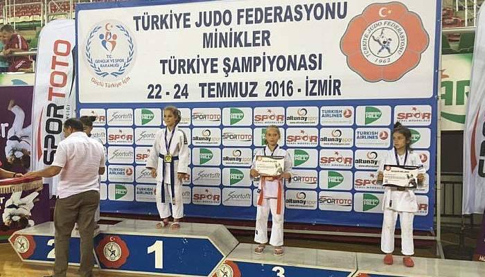 Lapsekili sporcu Türkiye üçüncüsü oldu