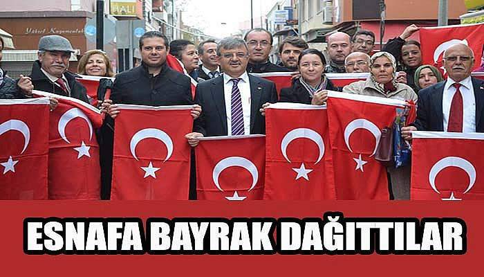 Ak Parti esnafa Türk bayrağı