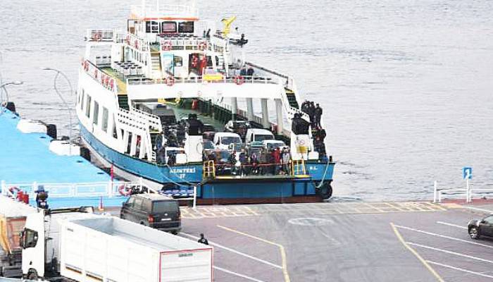 ÇANAKKALE'DE KORONAVİRÜS TEDBİRLERİ KAPSAMINDA FERİBOT SEFERLERİNİN SAYISI AZALTILDI