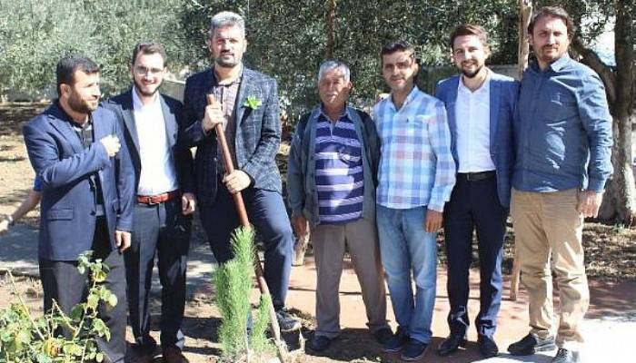 Çanakkale'de Şehitler Camii Bahçesine Fidan Dikildi