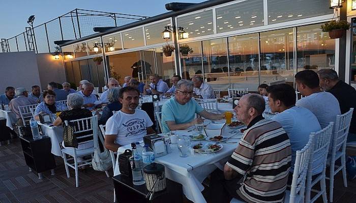 “Dimdik ayakta durduk bugünlere geldik”