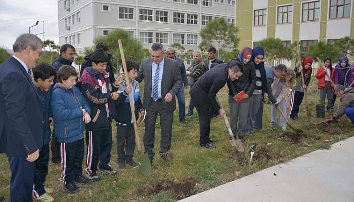 44 şehit için 44 gül