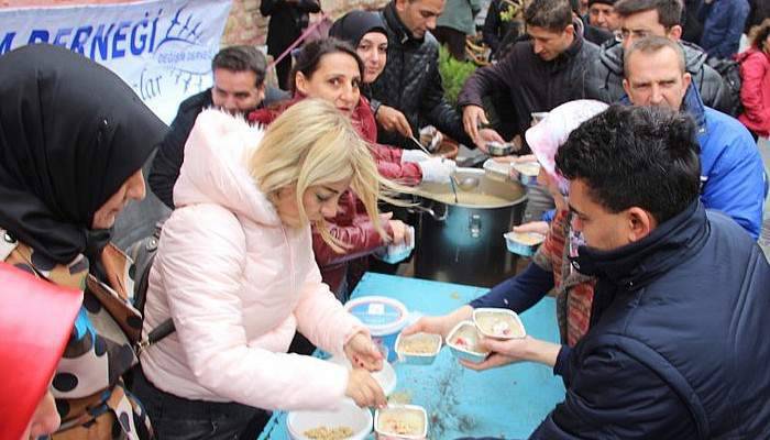 Çanakkale'de Değişim Derneği’nden aşure ikramı
