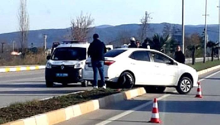 Araç orta refüje çıktı