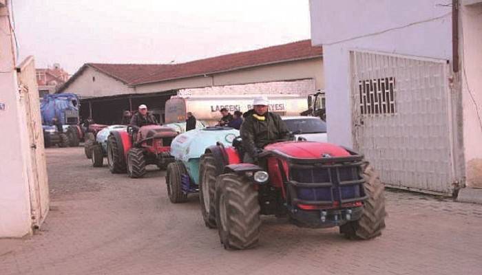 Lapseki’nin Sokaklarını Dezenfekte İçin Çiftçiler Devreye Girdi