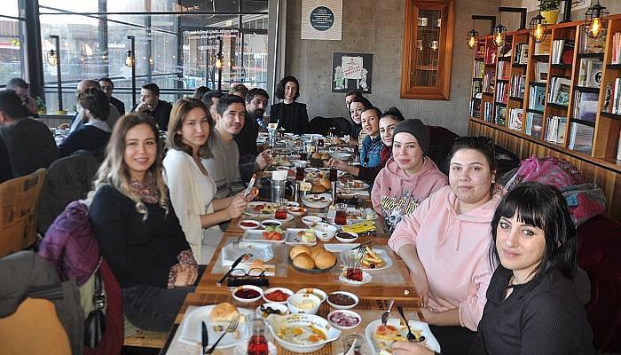 17 Burada AVM gazetecileri ağırladı
