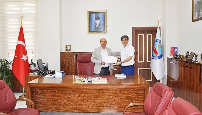 BİGA KAYMAKAMI’NDAN TAYİNİ ÇIKAN İLÇE MÜFTÜSÜ’NE BAŞARI BELGESİ