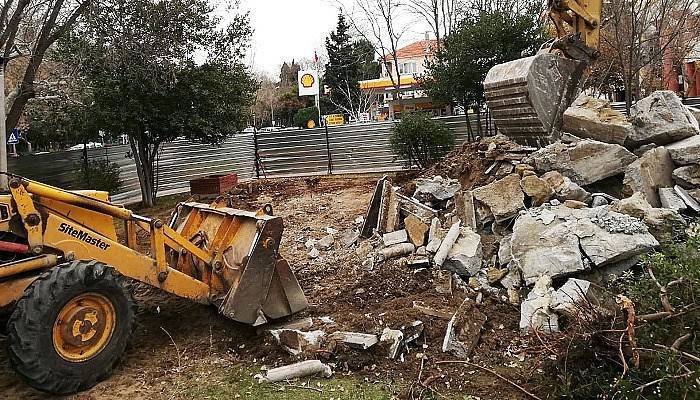 Muammer Aksoy Parkında yenileme çalışmaları yapılıyor