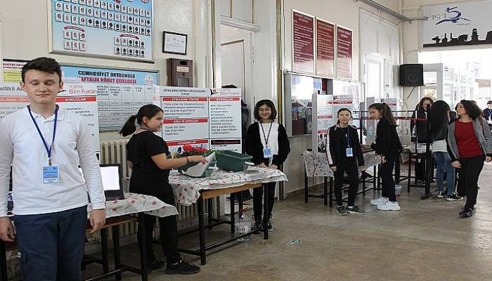 Cumhuriyet Ortaokulu’nda bilim fuarı