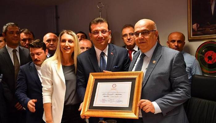 İmamoğlu’nun mazbata töreninde ‘Çanakkale’ detayı