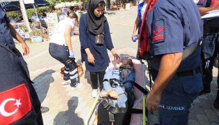 Lastik Botta Fenalaşan Kadın Göçmeni Sahil Güvenlik Ambulansa Götürdü