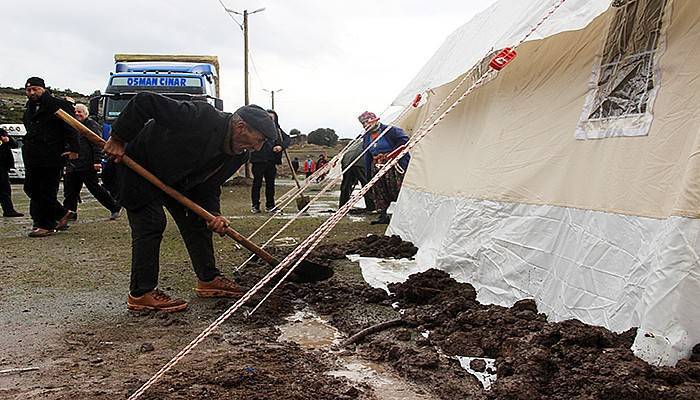 Deprem bölgesinde yağış başladı
