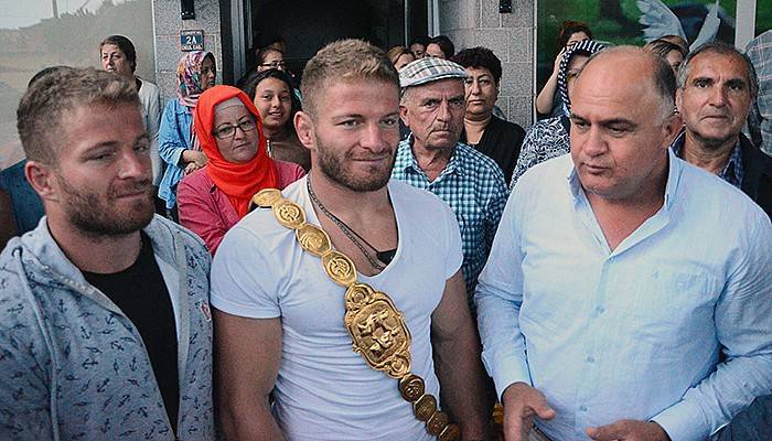Kırkpınar'ın Başpehlivanı Balaban’a Geyikli’de sevgi seli