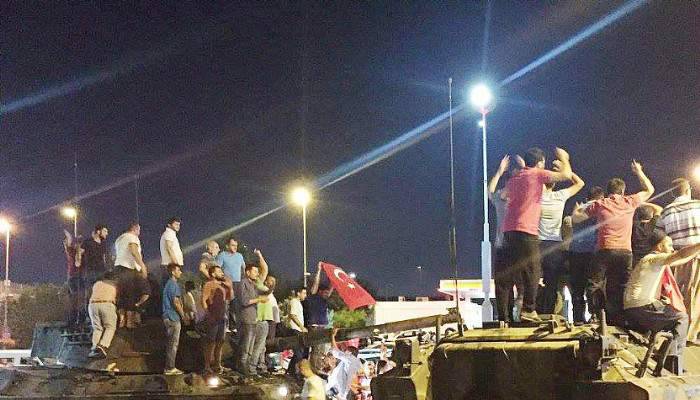 Patronlardan darbeye tepki