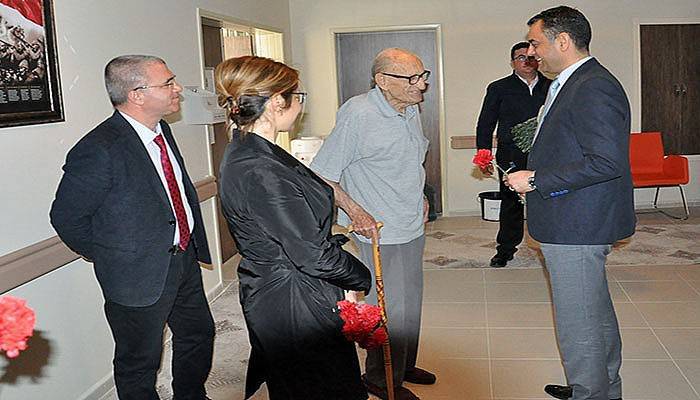 Devlet Hastanesi yönetimi huzurevinde