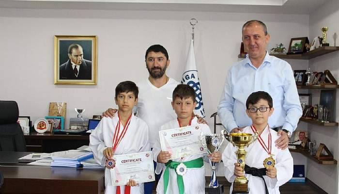 Karate Okulu kupa ve madalyalarla döndü