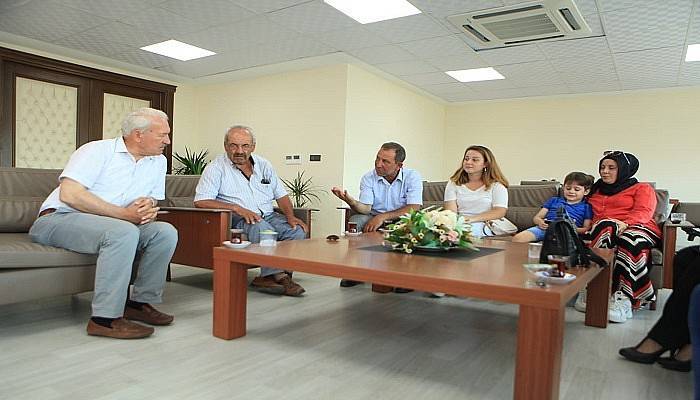 Başkan Yılmaz vatandaşla yüz yüze görüşüyor
