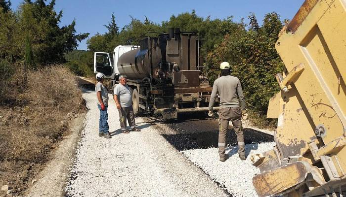 Köy yolları asfaltlanıyor