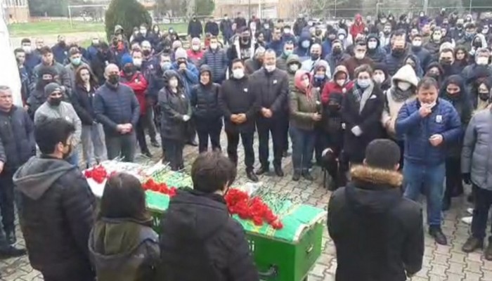 Okul Müdürü Alkan karanfiller ve gözyaşlarıyla uğurlandı
