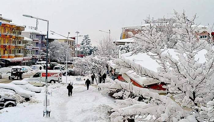 Yenice’de kar 1 metreye ulaştı