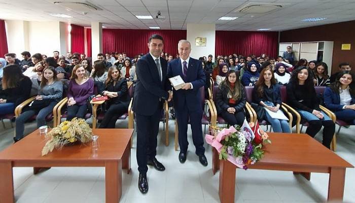 VALİ KAMÇI’DAN ÜNİVERSİTELİLERE YÖNETİCİLİK DERSİ