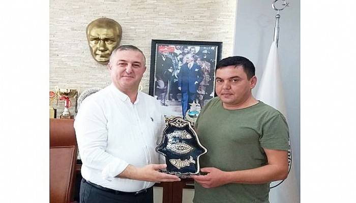 Yunus balığını kurtarana teşekkür plaketi