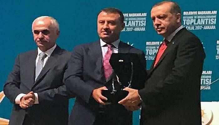 Başkan Pastırmacı ödülünü Cumhurbaşkanı Erdoğan’dan aldı (VİDEO)