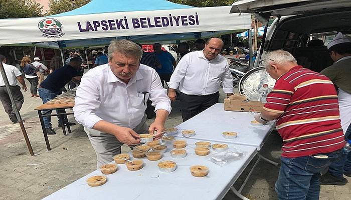 MHP’liler Lapseki’de aşure dağıttı